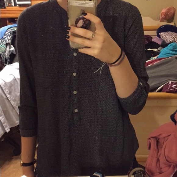 top w/ buttons - Picture 1 of 1